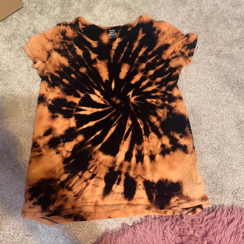 Cute tie dye old navy relaxed tee.